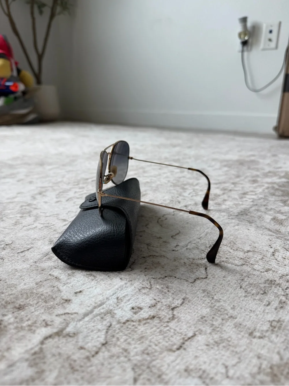 Ray-Ban Gold Frame Aviator Sunglasses with Gray Gradient Lenses